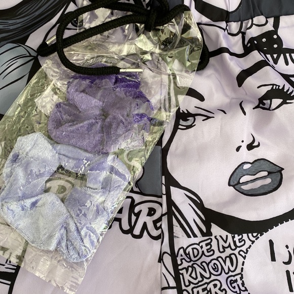 SHEIN parachute pants & FREE scrunchies - Picture 6 of 6